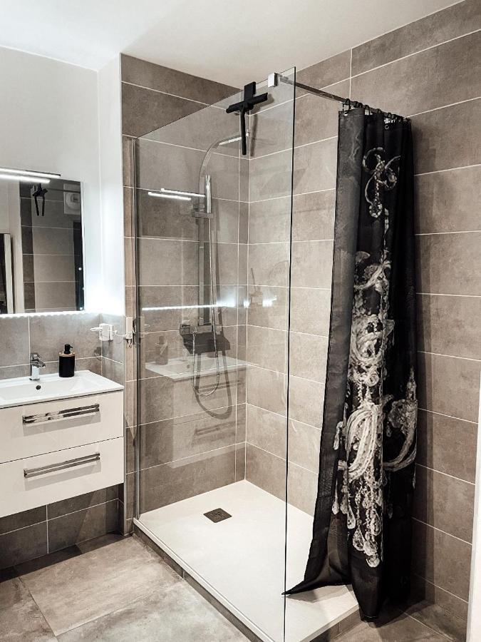Le Cocon Blanc Metz - T2 - Parking Prive - Balcon - Nouvelle Ville, Gare المظهر الخارجي الصورة