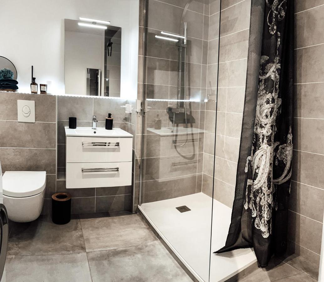 Le Cocon Blanc Metz - T2 - Parking Prive - Balcon - Nouvelle Ville, Gare المظهر الخارجي الصورة